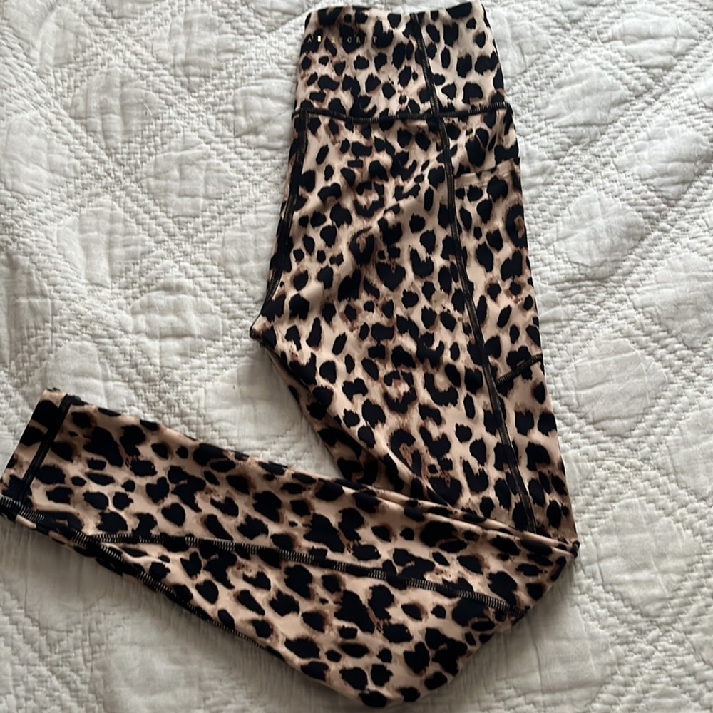 Victoria’s Secret Incredible Essential Legging Beige Leopard Sz XS/S - Picture 12 of 15